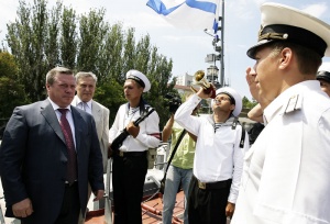 Василий Голубев поздравил моряков-черноморцев с Дона