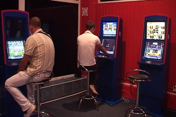 Донские милиционеры изъяли игровые автоматы, оборудованные под терминалы Ньюс61.RU