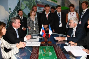 Василий Голубев подписал ряд соглашений и встретился с французским послом