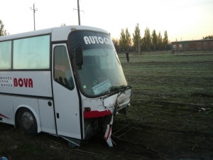 В результате столкновения рейсового автобуса и «ВАЗа» погибли пассажирка и водитель автомобиля