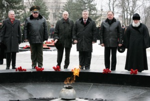 Губернатор почтил память павших защитников Отечества