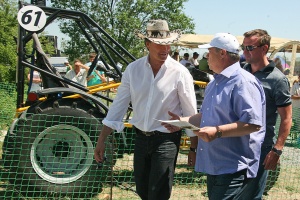 Василий Голубев понаблюдал за гонками на тракторах