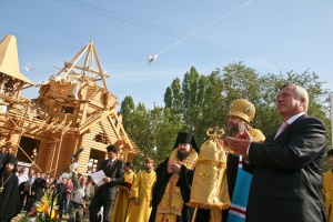 Состоялась церемония закладки камня в основание храма Александра Невского