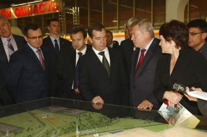 Василий Голубев представил Дмитрию Медведеву донскую экспозицию на всероссийской выставке