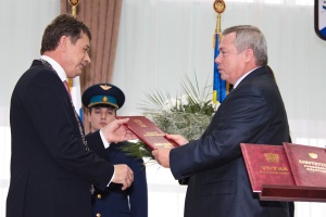 Василий Голубев поздравил нового мэра Новочеркасска со вступлением в должность