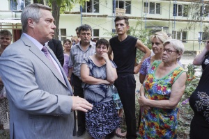 Губернатор оценил ход ремонтных работ в общежитии Новочеркасска