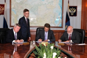 Василий Голубев, Максим Соколов и Виктор Вексельберг подписали соглашение по аэропортовому комплексу «Южный»