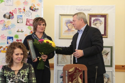 Накануне Дня матери Василий Голубев вручил 3500-ый сертификат на региональный материнский капитал