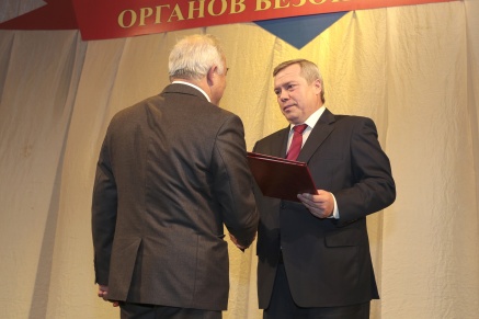 Василий Голубев вручил награды лучшим работникам органов безопасности