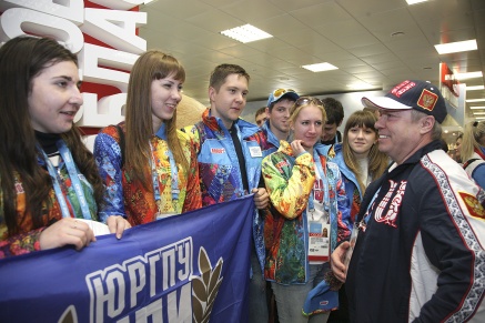 На ростовском стенде губернатор и ребята ознакомились с многочисленными экспонатами донской экспозиции в Олимпийском парке