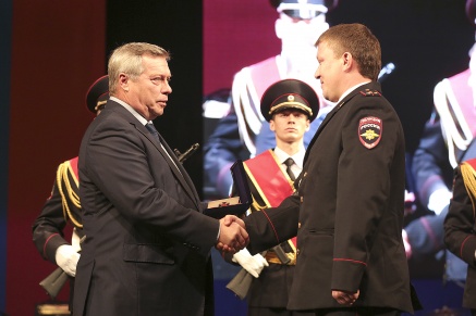 Василий Голубев поздравил донских полицейских с профессиональным праздником