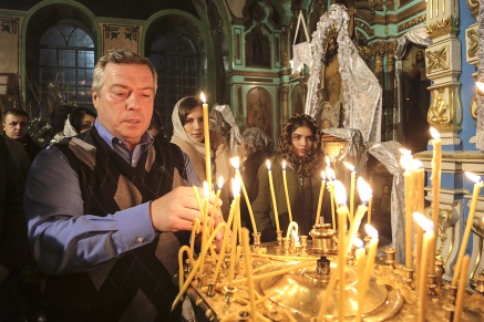 Рождество губернатор Василий Голубев встретил в одном из старейших храмов Дона