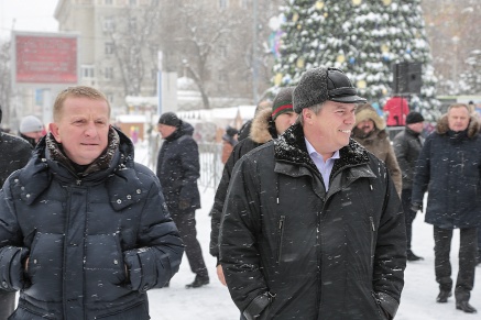 Губернатор Василий Голубев вместе с ростовчанами побывал на рождественских гуляниях