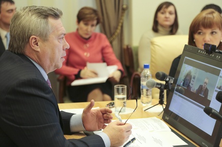 В ходе интерактивного приема граждан Василий Голубев рассмотрел восемь обращений