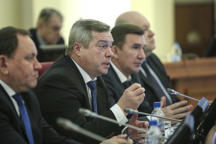 Губернатор Василий Голубев оценил качество работ по асфальтированию дорог, выполненных в осенний период